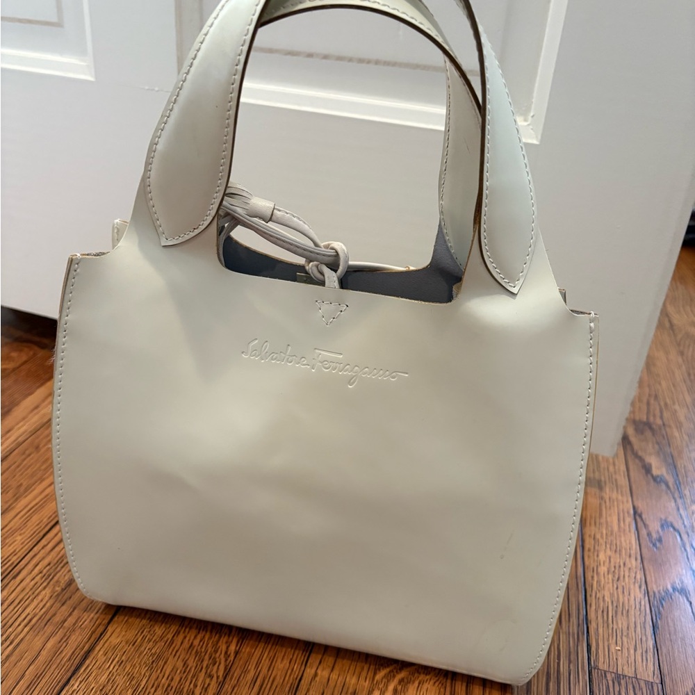 Salvatore Ferragamo Cream purse with Modern Elegance